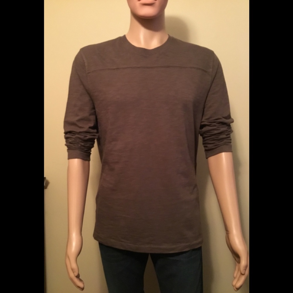 - Nice looking Banana Republic crw neck M cotton…